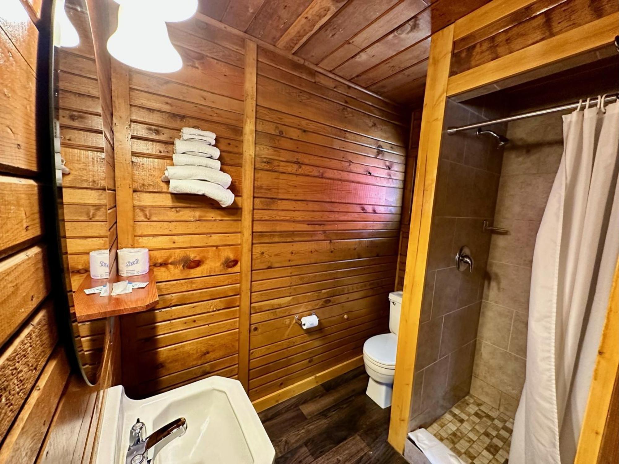 Yellowstone Cabins And Rv West Yellowstone Zewnętrze zdjęcie